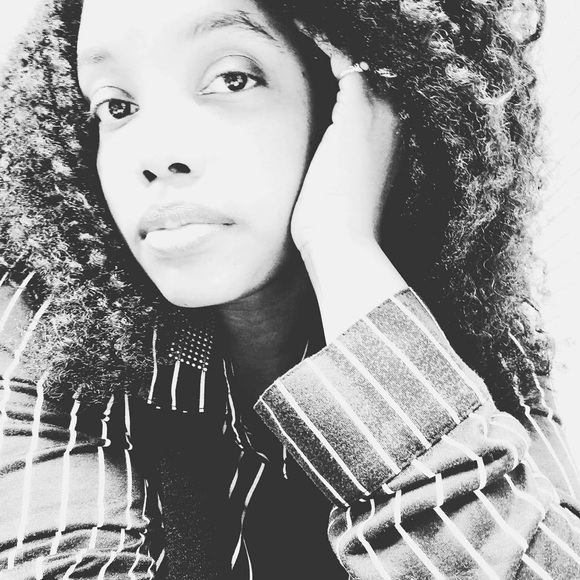 Meet your Posher, Cynthia - Picture 4 of 6